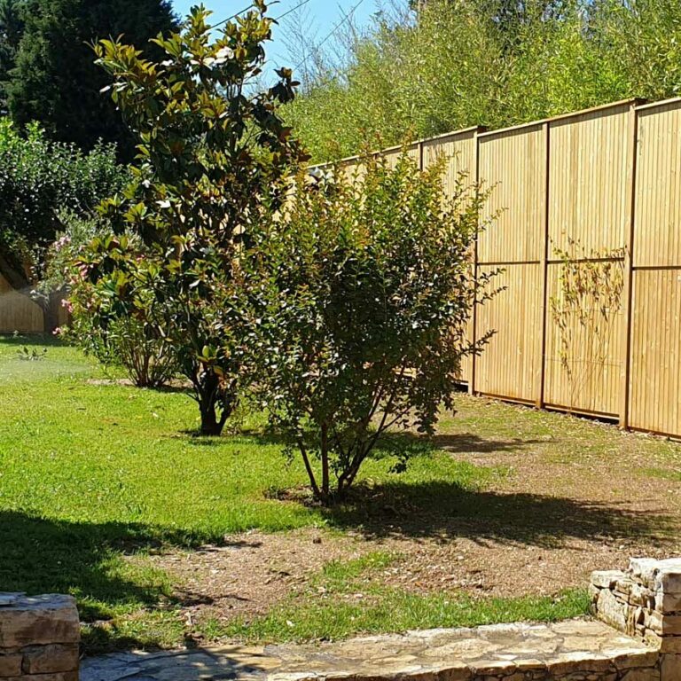 clôture anti bruit bois sonowall face reflective bardage lames rainures languettes jardin résidentiel