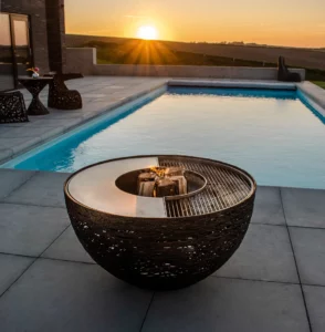 Brasero Lava Nest Unknown Nordic sur une terrasse au coucher de soleil
